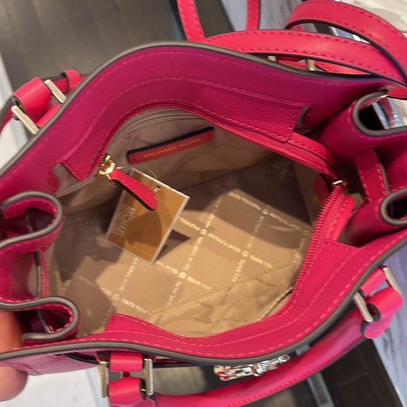 Michael Kors Hamilton Small Satchel Shoulder Crossbody Bag 
Electric Pink 
NWT - Picture 13 of 16